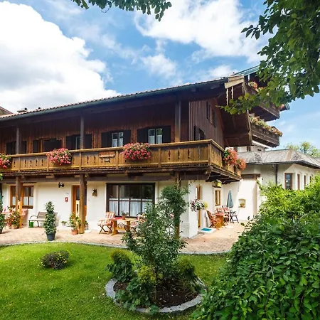 Cafe Chiemgau Und Gaestehaus *