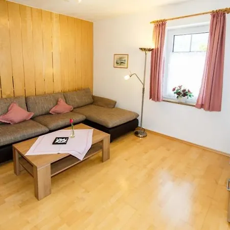 Cafe Chiemgau Und Gaestehaus Apartamento *