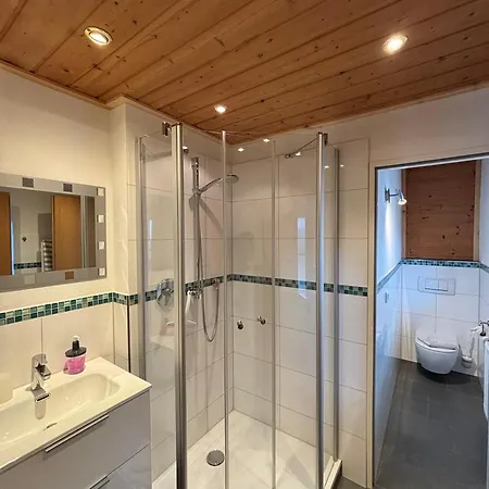 Cafe Chiemgau Und Gaestehaus Apartamento *