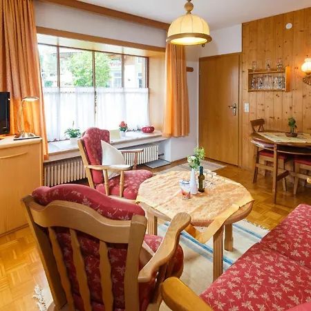 Cafe Chiemgau Und Gaestehaus Apartment