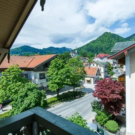 Cafe Chiemgau Und Gaestehaus Apartment