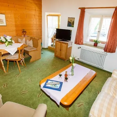Cafe Chiemgau Und Gaestehaus Apartment *