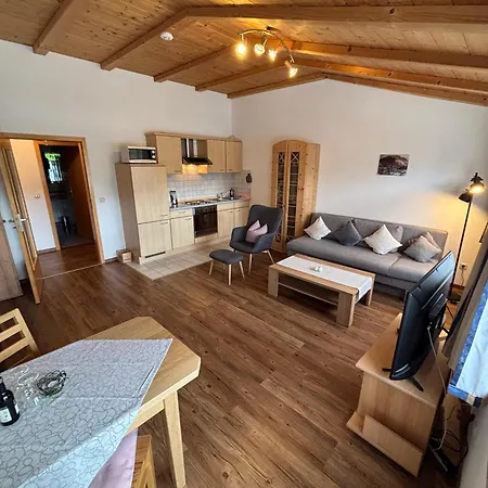 Cafe Chiemgau Und Gaestehaus Apartment