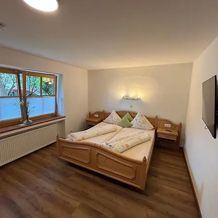 Apartment Cafe Chiemgau Und Gaestehaus *