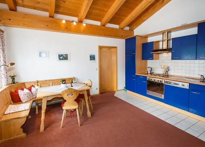 Daire Cafe Chiemgau Und Gaestehaus *