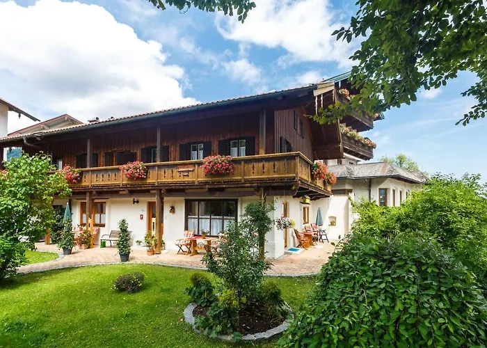 Cafe Chiemgau Und Gaestehaus *