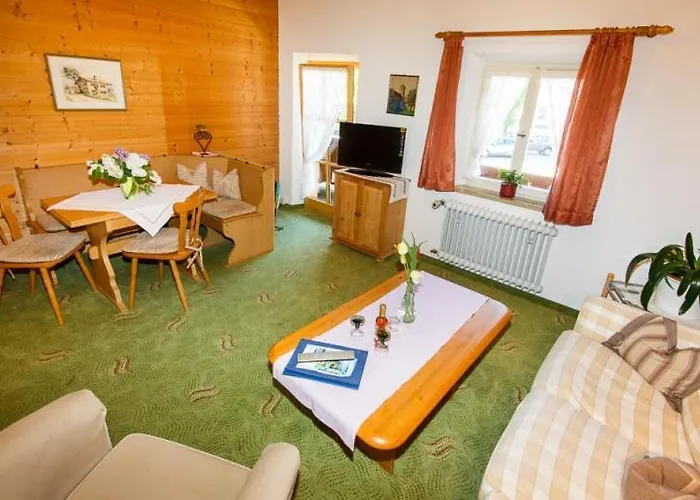 Cafe Chiemgau Und Gaestehaus Daire *