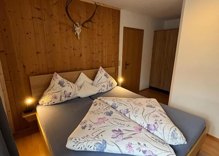 Daire Cafe Chiemgau Und Gaestehaus *