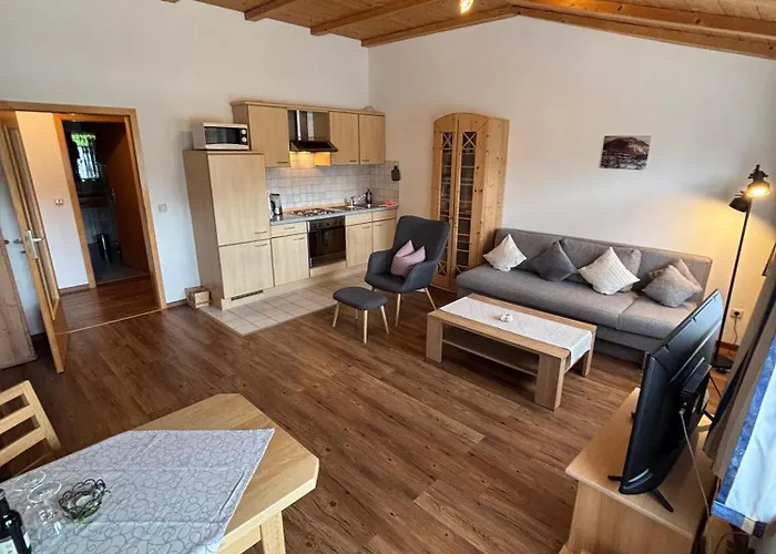 Cafe Chiemgau Und Gaestehaus Daire